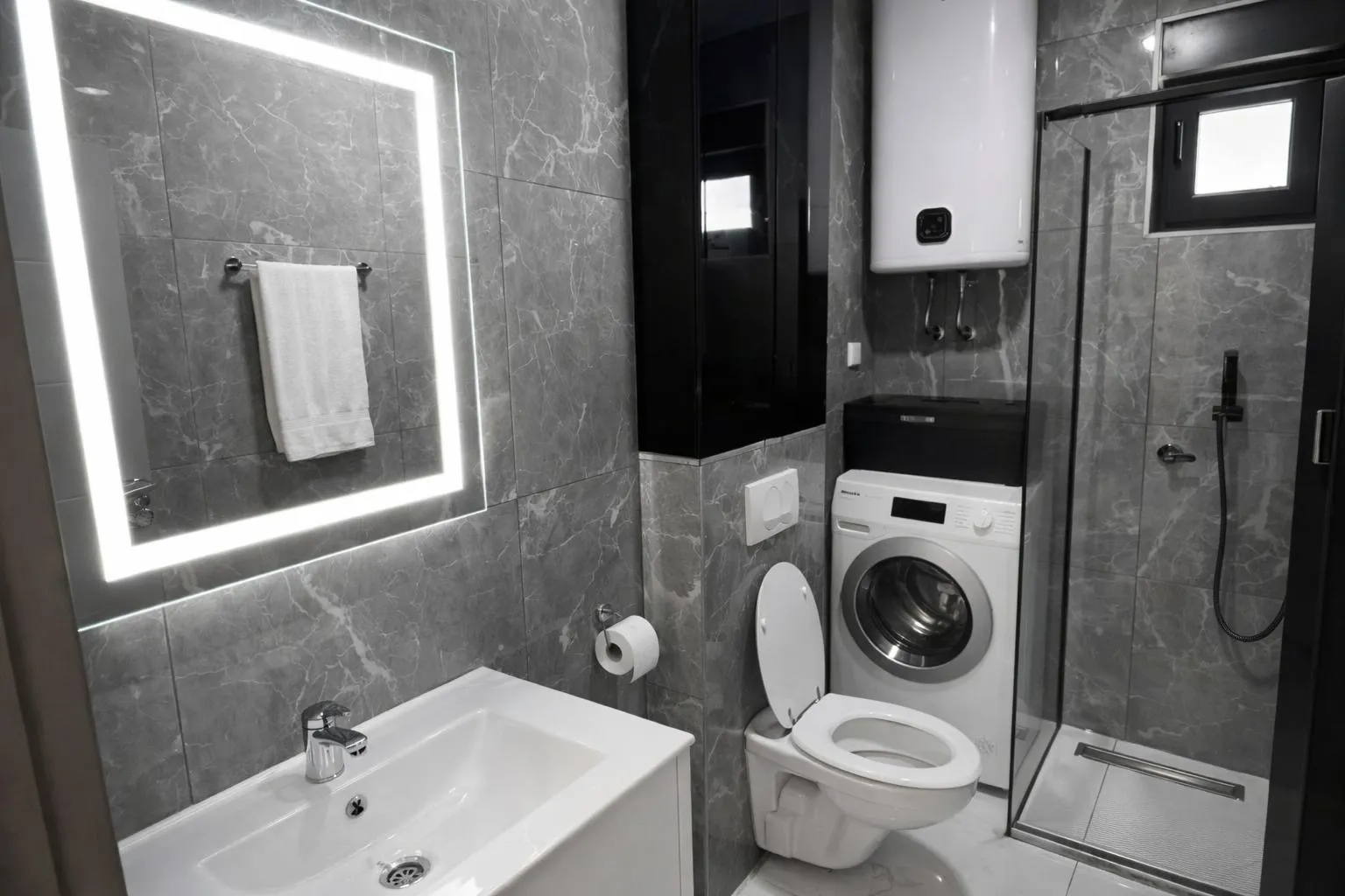 Bazen u sklopu kompleksa Avis Residence