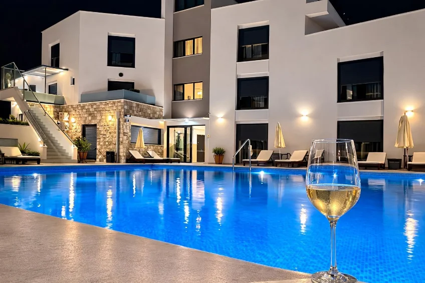 Bazen u sklopu kompleksa Avis Residence, Igalo